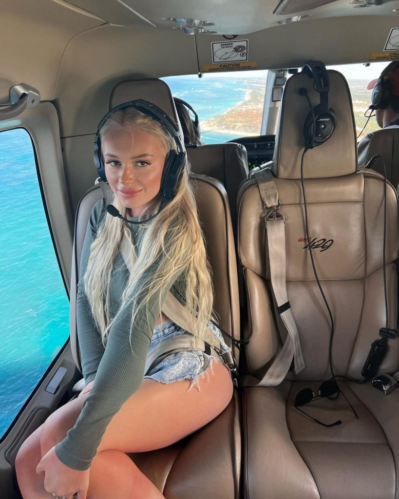 VIP эскорт от Лина работает в Питере