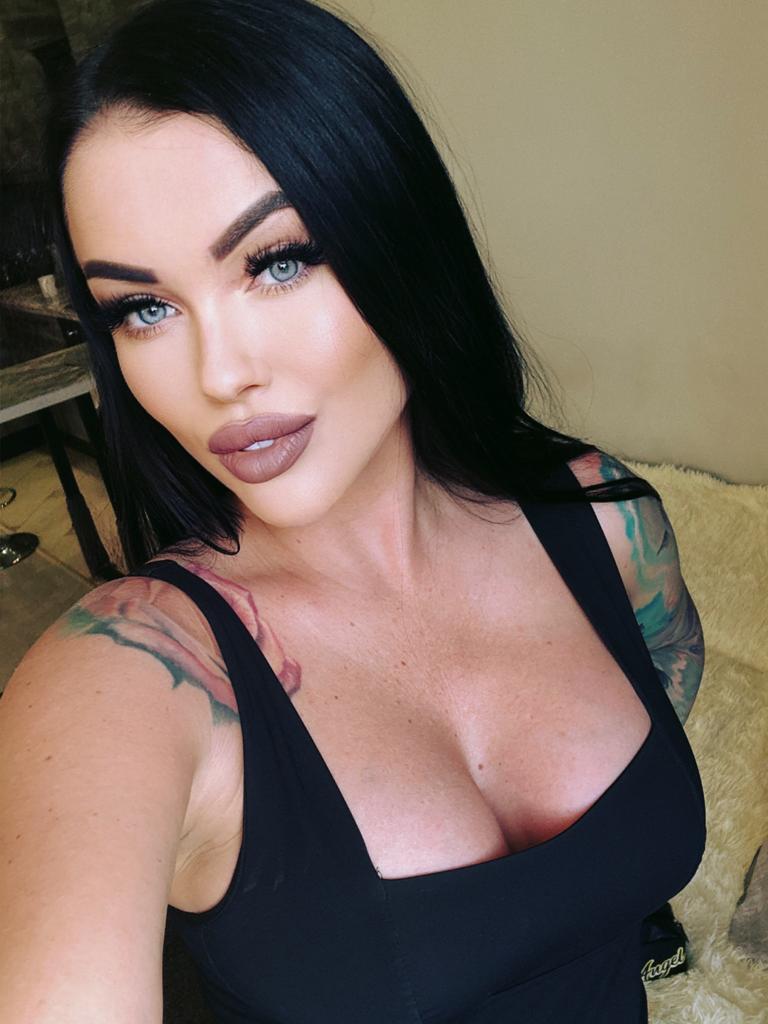 вип эскорт от  Каролина Питер