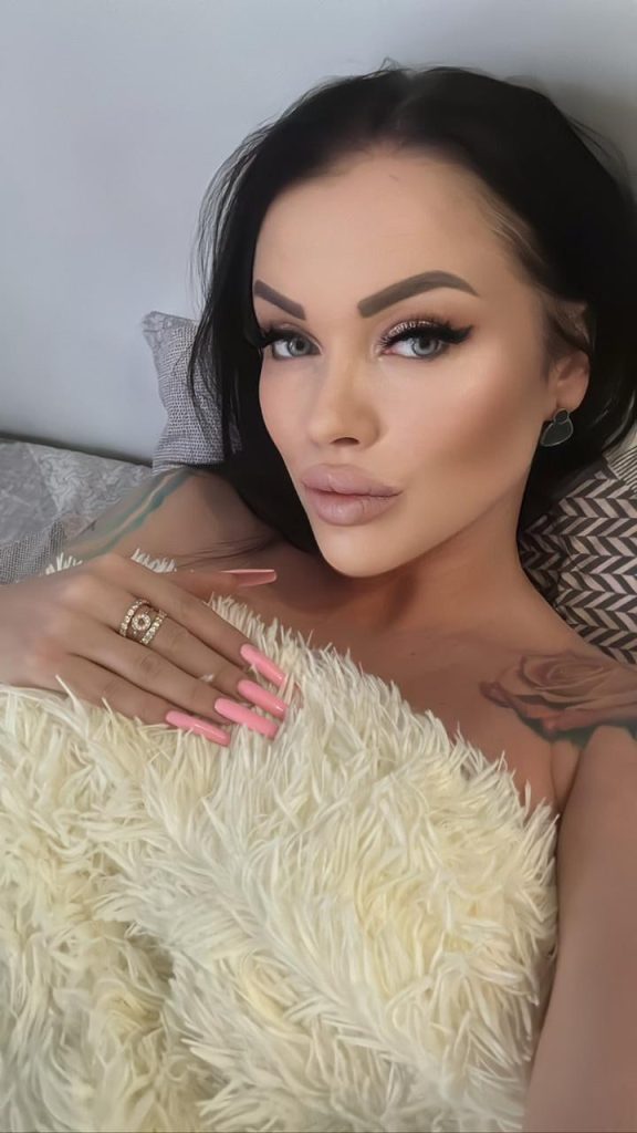 Лучшие эскорт услуги от Каролина в Питере