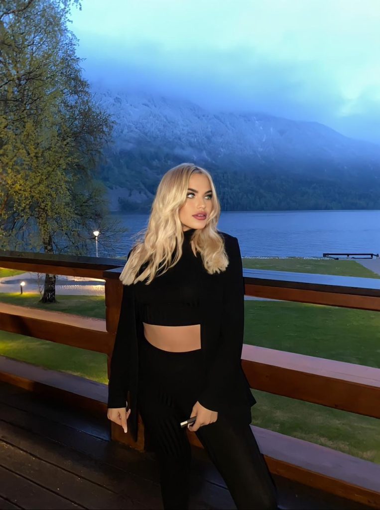 VIP эскорт от Лёля работает в Питере